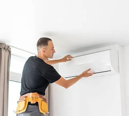 pngtree-man-cleans-air-conditioning-system-from-behind-close-up-repairman-office-photo-image_44174598-1a83e899-1920w pngtree-man-cleans-air-conditioning-system-from-behind-close-up-repairman-office-photo-image_44174598-1a83e899-1920w