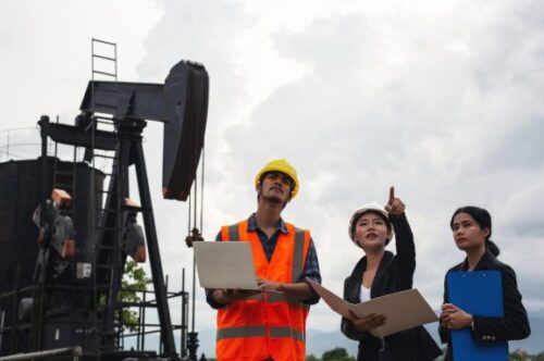 Mining Recruiters Across Different Career Levels Mining Recruiters Across Different Career Levels