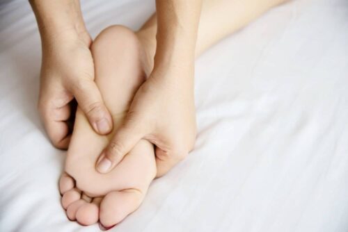 woman-receiving-foot-massage-service-from-masseuse-close-up-hand-foot-relax-foot-massage-therapy-service-concept-3 woman-receiving-foot-massage-service-from-masseuse-close-up-hand-foot-relax-foot-massage-therapy-service-concept-3